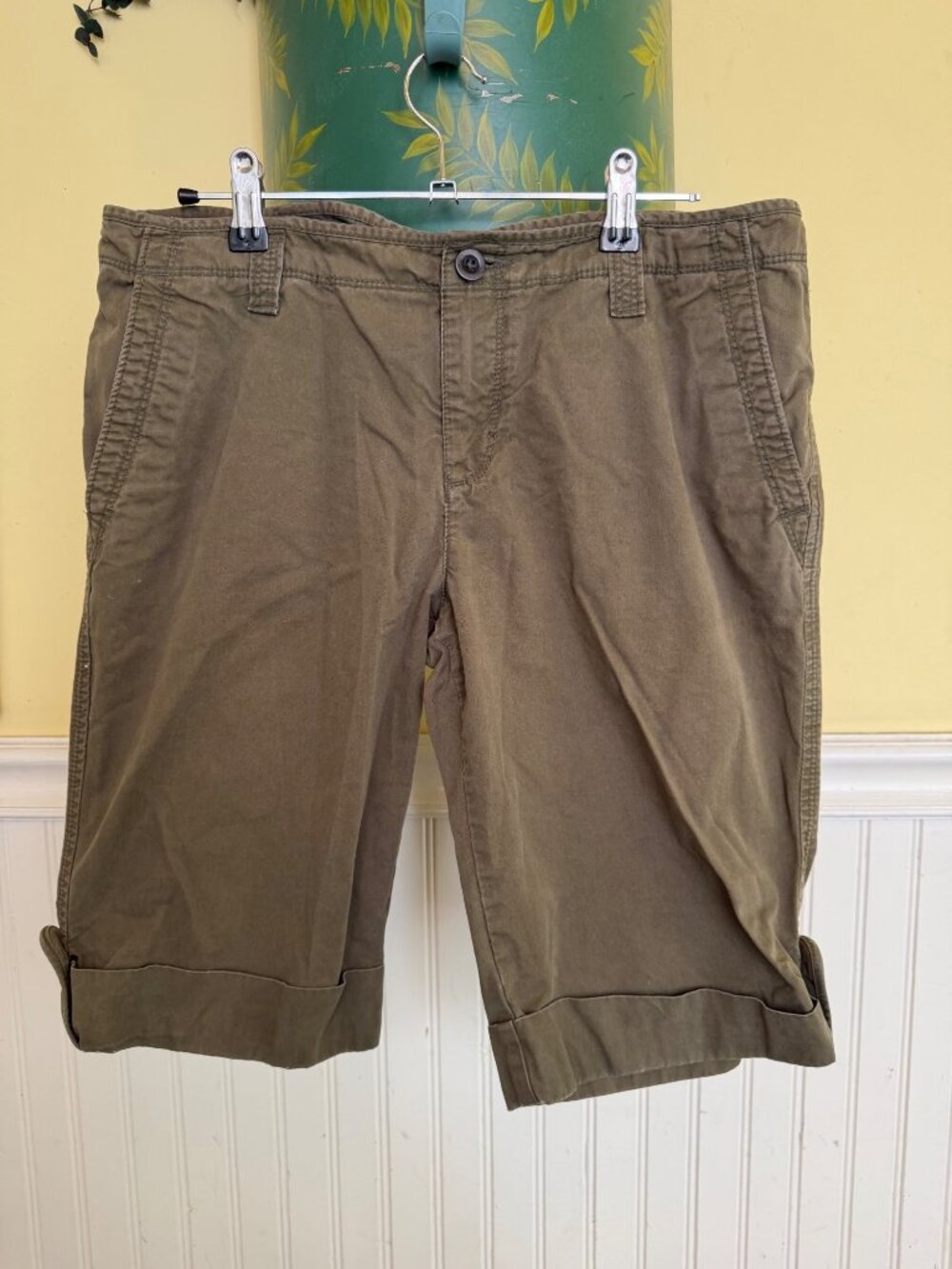 Old Navy vintage y2k Low Rise Olive Green Cargo Shorts  8